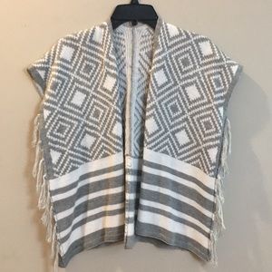 Sleeveless sweater vest/poncho Grey & white size 8 {130}